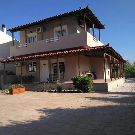 Family In Lechaio, Korinthia - Close To Ancient Corinth Лехаио