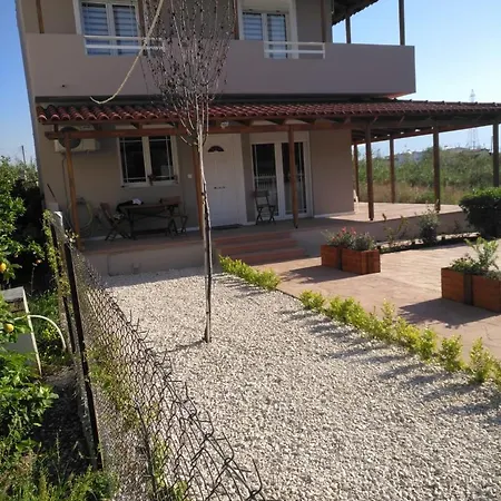 Family In Lechaio, Korinthia - Close To Ancient Corinth Лехаио